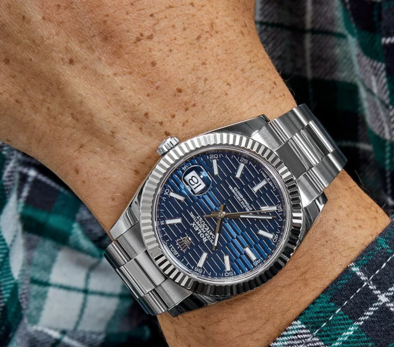 Date just fluted motif blue dial oyster 41mm