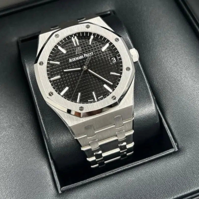 Royal Oak Offshore “Black Dial” 15400 ADP009