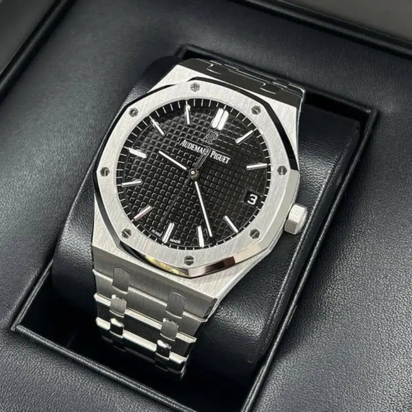 Royal Oak Offshore “Black Dial” 15400 ADP009