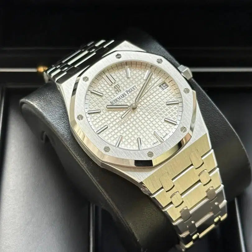 Royal Oak Offshore “White” 15400 ADP006