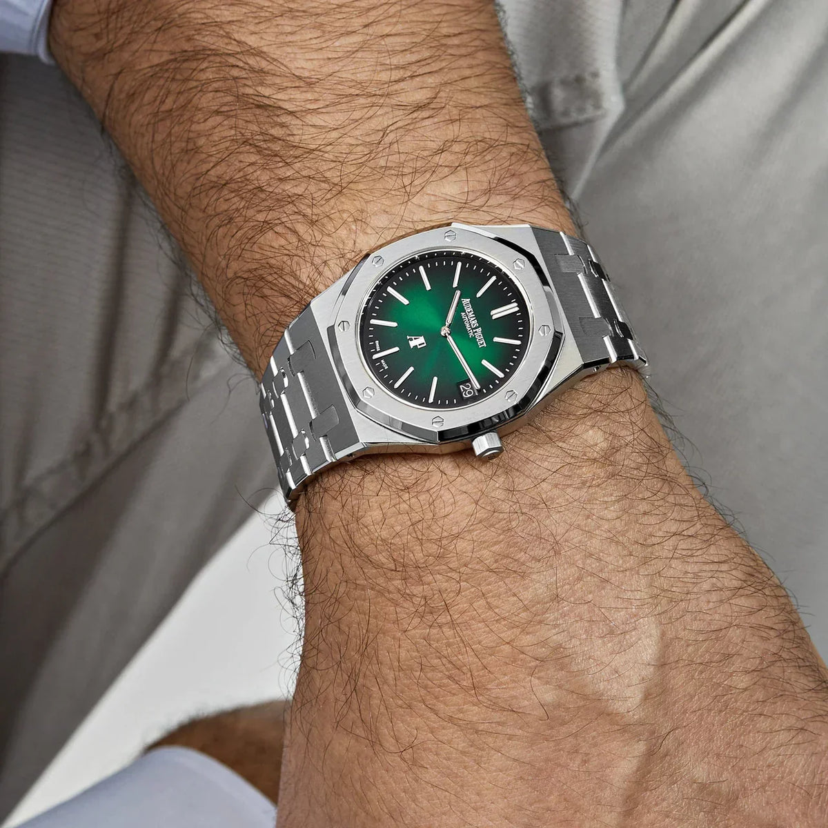 Royal Oak 15202PT.OO.1240PT.01 'Jumbo' Extra-Thin Platinum Green Dial (2021)