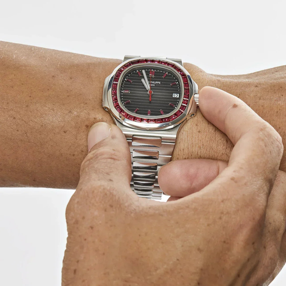 Nautilus 5711/112P-001 Platinum Grey Dial Ruby Bezel