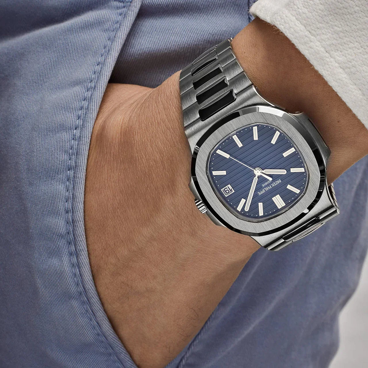 Nautilus 5811/1G-001 White Gold Blue Dial