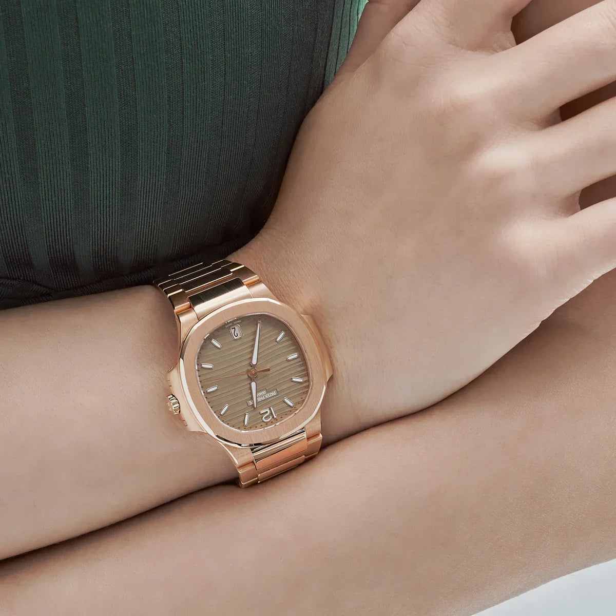 Nautilus 7118/1R-010 'Ladies' Rose Gold Golden Dial (2021)