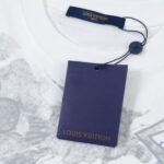 T-SHIRT LOUIS V - Image 11