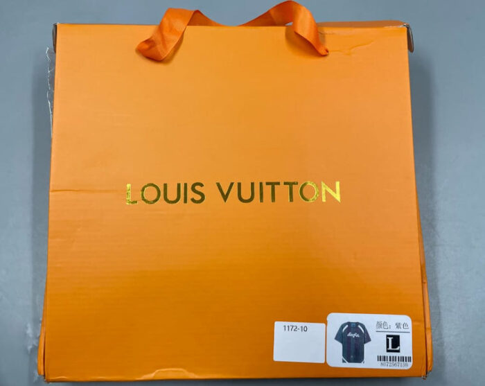 T-SHIRT LOUIS V - Image 3