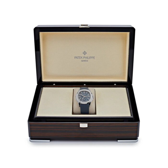 Patek Philippe Aquanaut 5164G-001 'Travel Time' White Gold Blue-Gray Dial (2024) - Image 2
