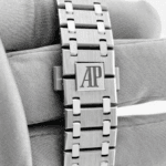 Royal oak titanium burgundy dial - Image 4